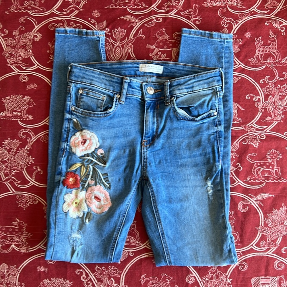 Zara Floral Embroidered and distressed skinny Blue Jeans